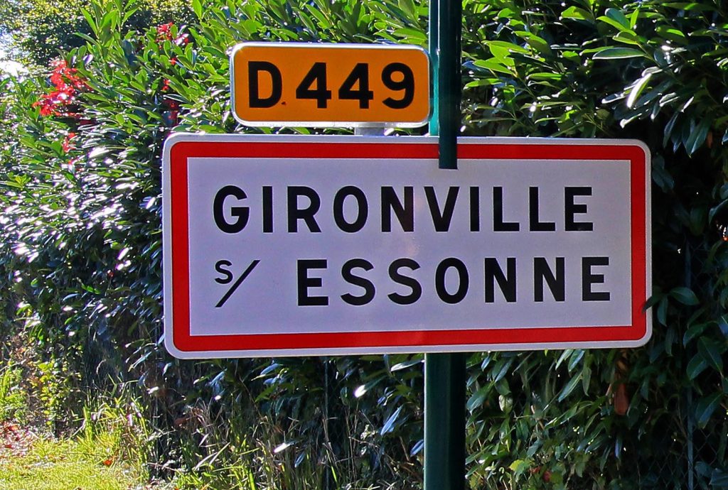 Panneau d'entrée de Gironville-sur-Essonne Panneau d'entrée de Gironville-sur-Essonne