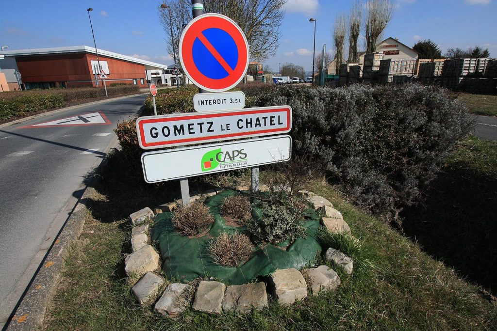 Panneau d'entrée de Gometz-le-Châtel Panneau d'entrée de Gometz-le-Châtel