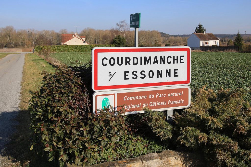 Panneau d'entrée de Courdimanche-sur-Essonne Panneau d'entrée de Courdimanche-sur-Essonne