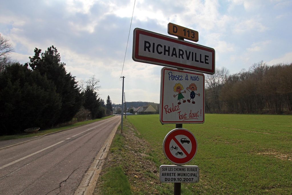 Panneau d'entrée de Richarville Panneau d'entrée de Richarville