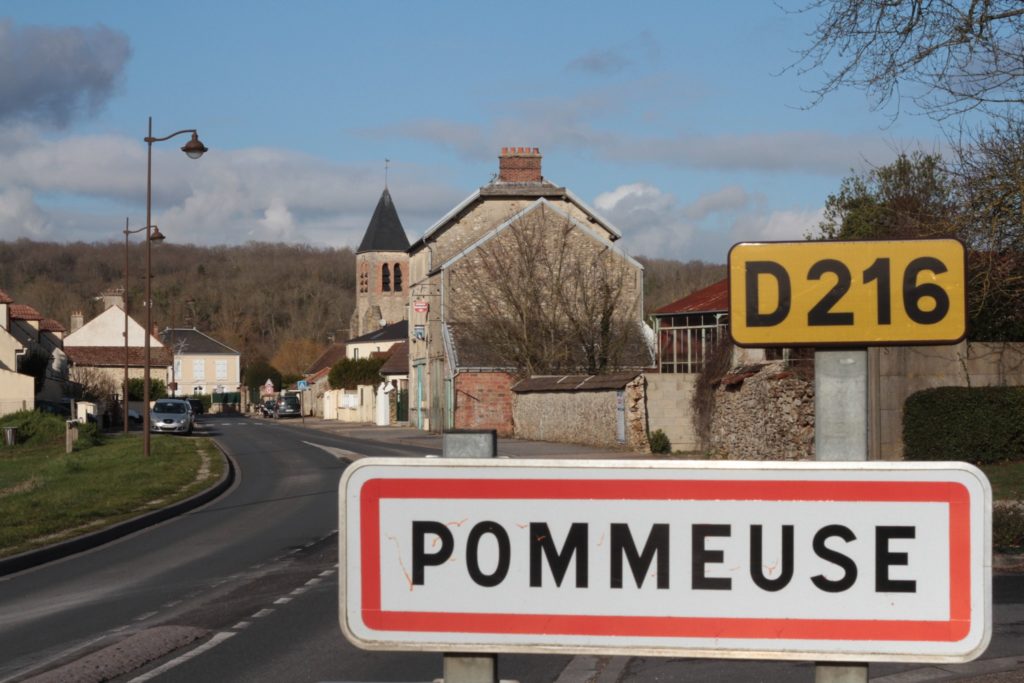Panneau d'entrée de Pommeuse Panneau d'entrée de Pommeuse