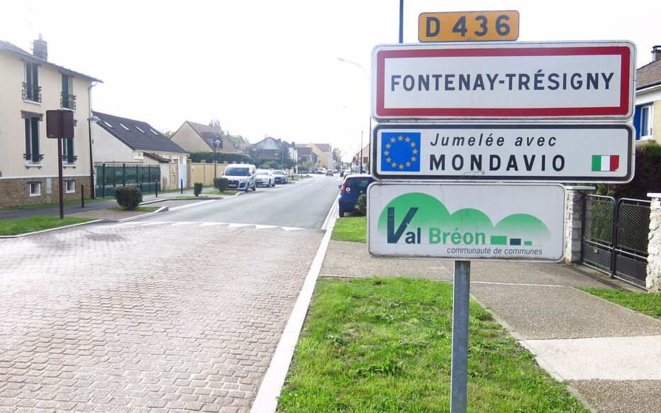 Panneau d'entrée de Fontenay-Trésigny Panneau d'entrée de Fontenay-Trésigny